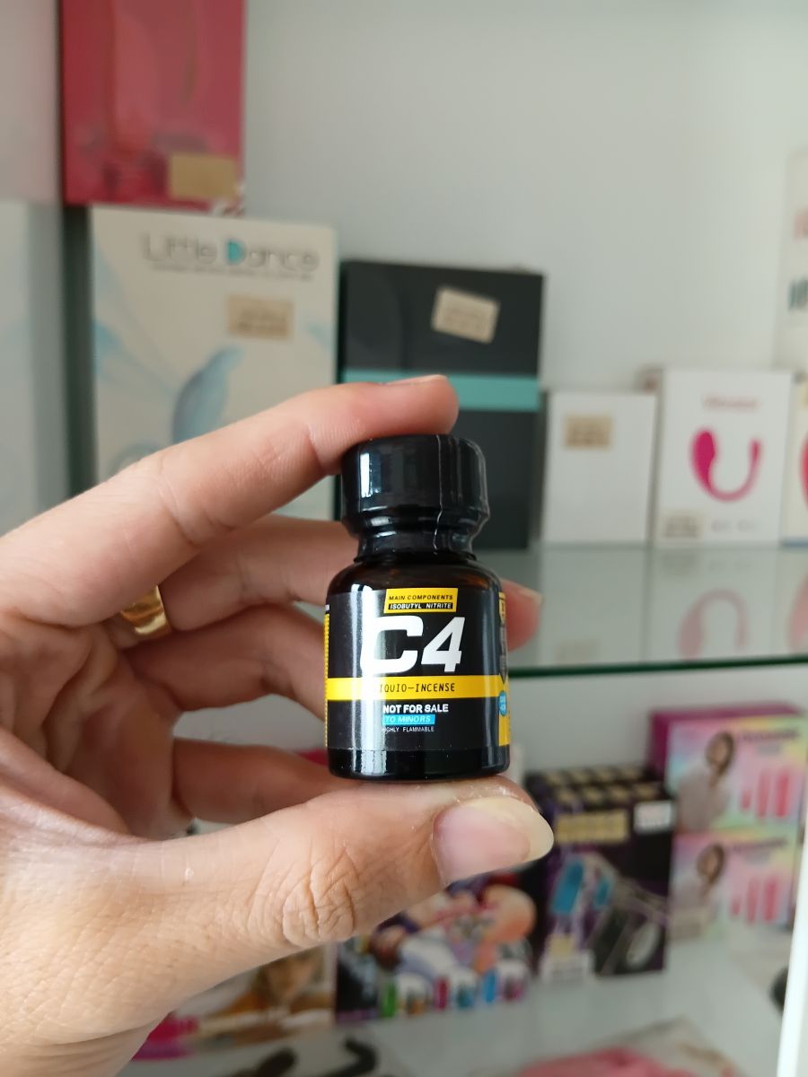 Poppers C4 Liquid Incense Vàng 10ml – Chai Hít Tăng Khoái Cảm Poppers C4 Dành Cho Top Và Bot Tại Bao Cao Su Bạc Liêu